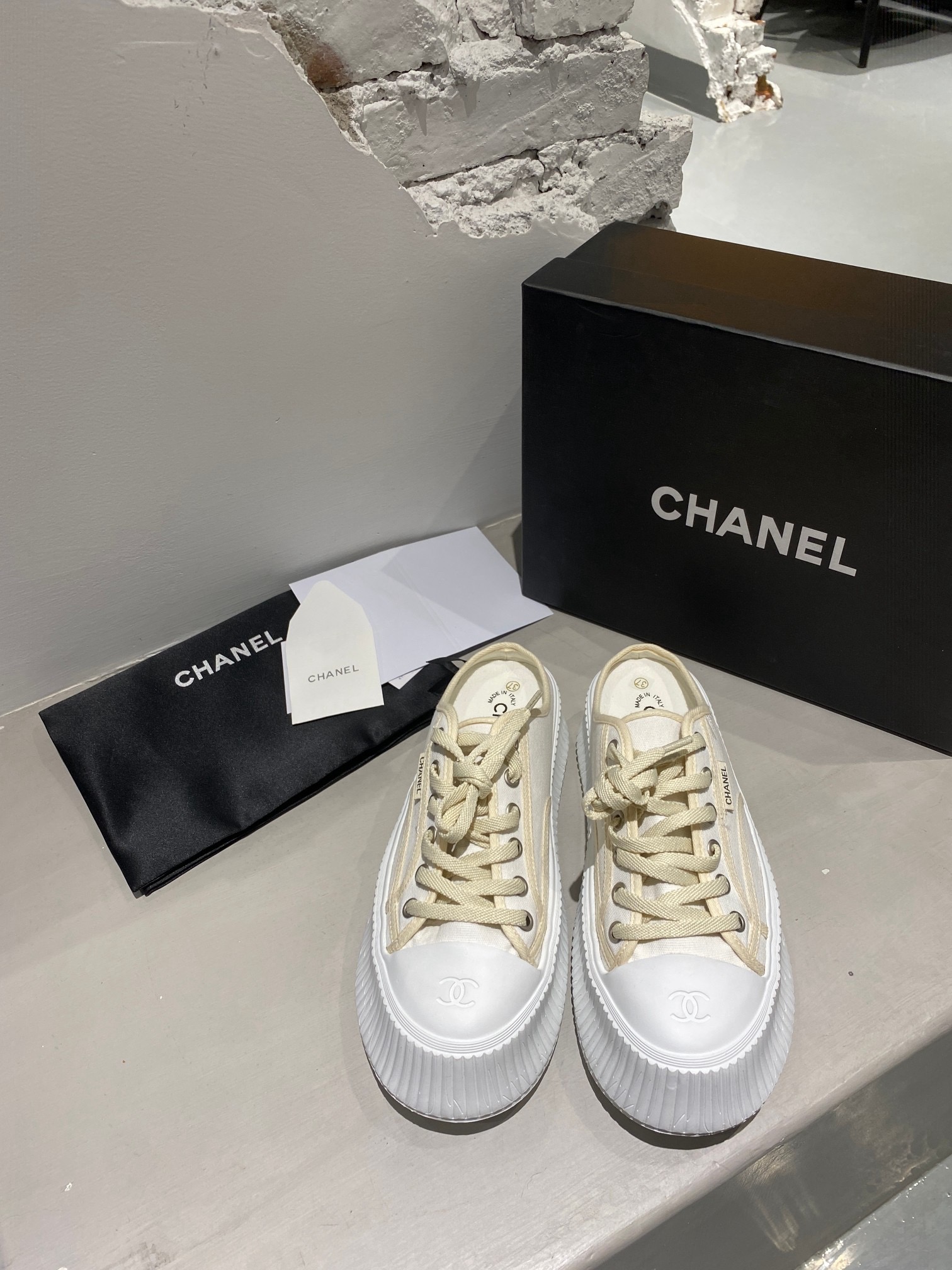 Women Top Quality C*hanel shoes