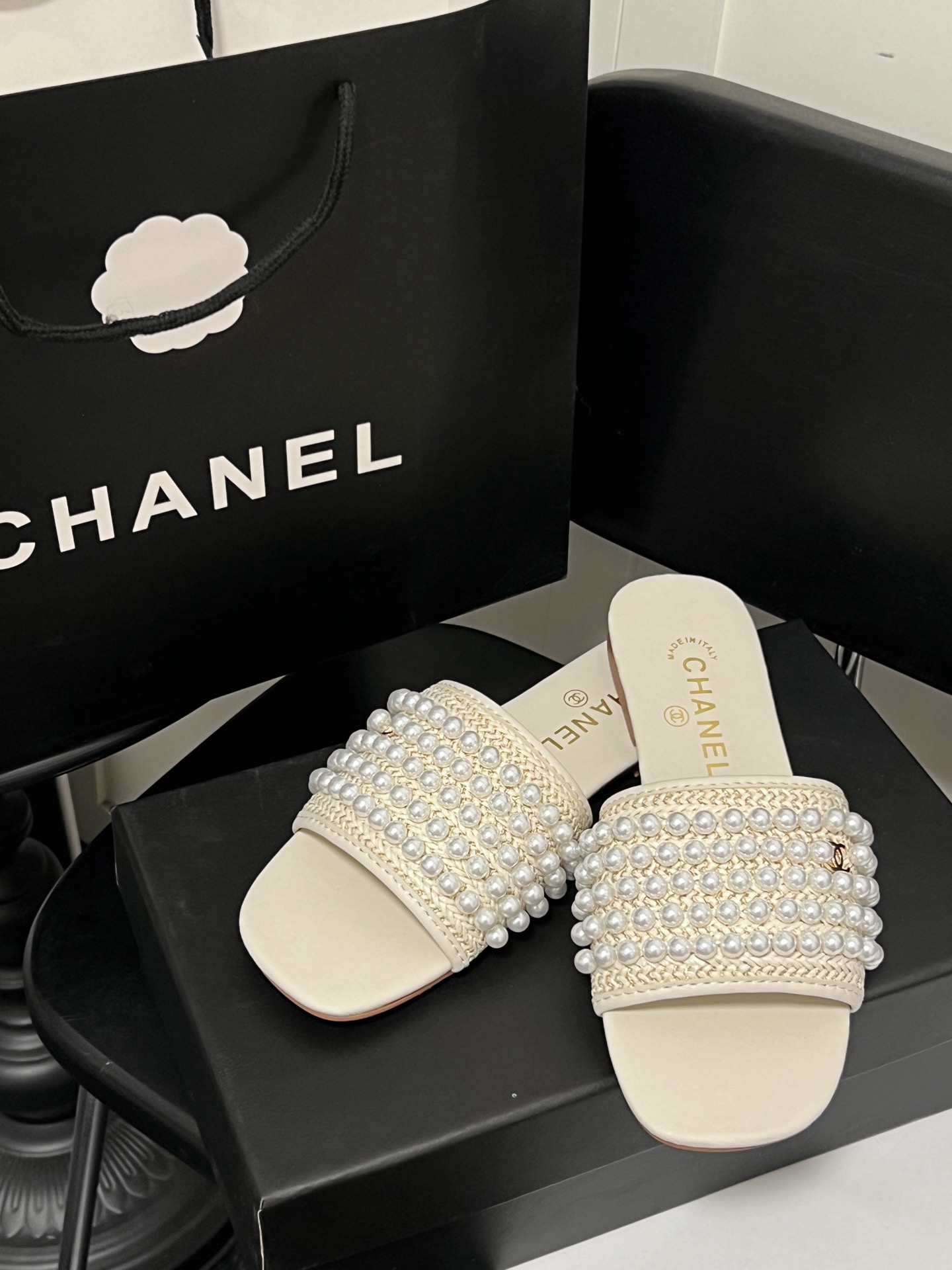 Women Top Quality C*hanel shoes