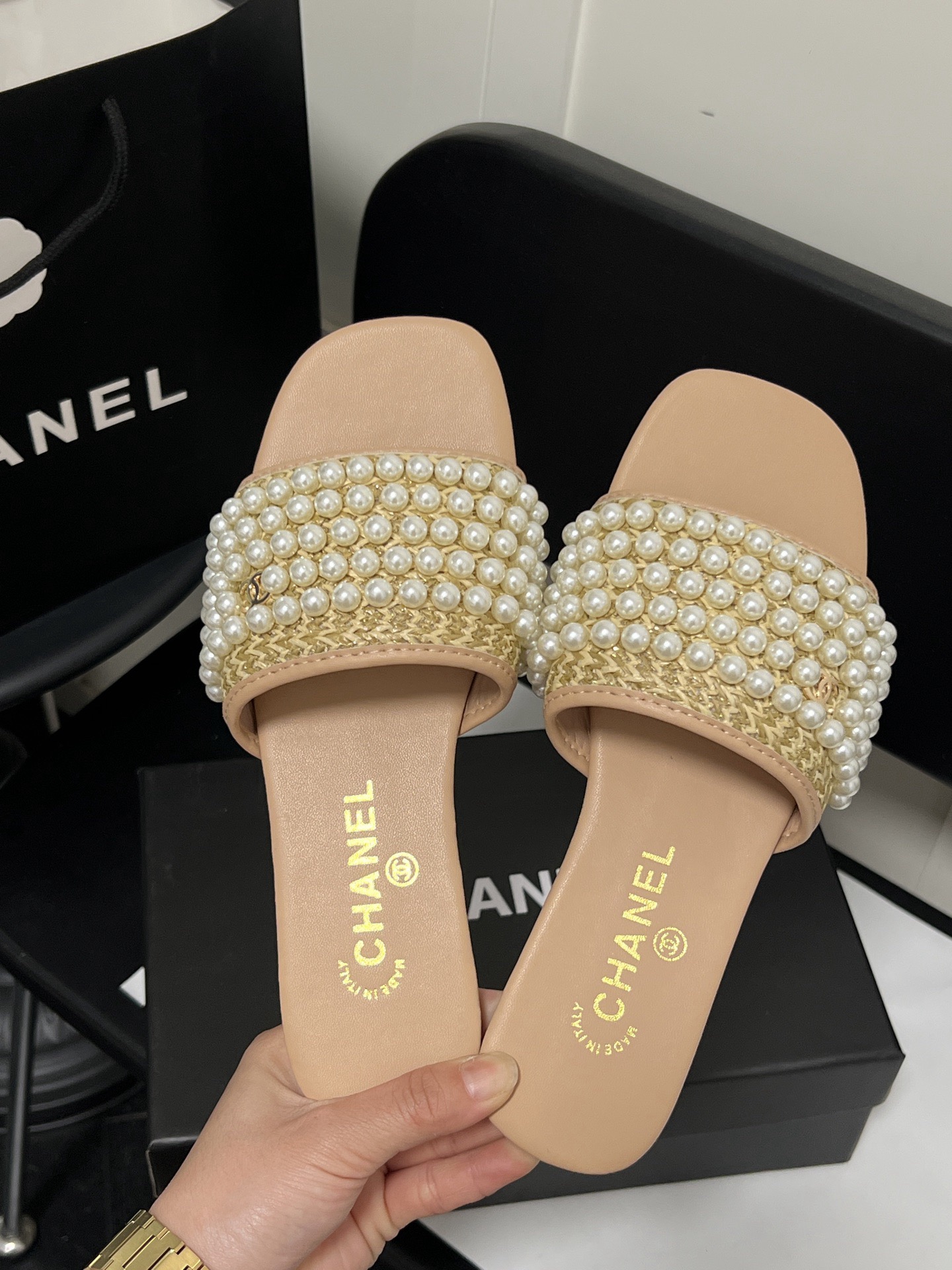 Women Top Quality C*hanel shoes