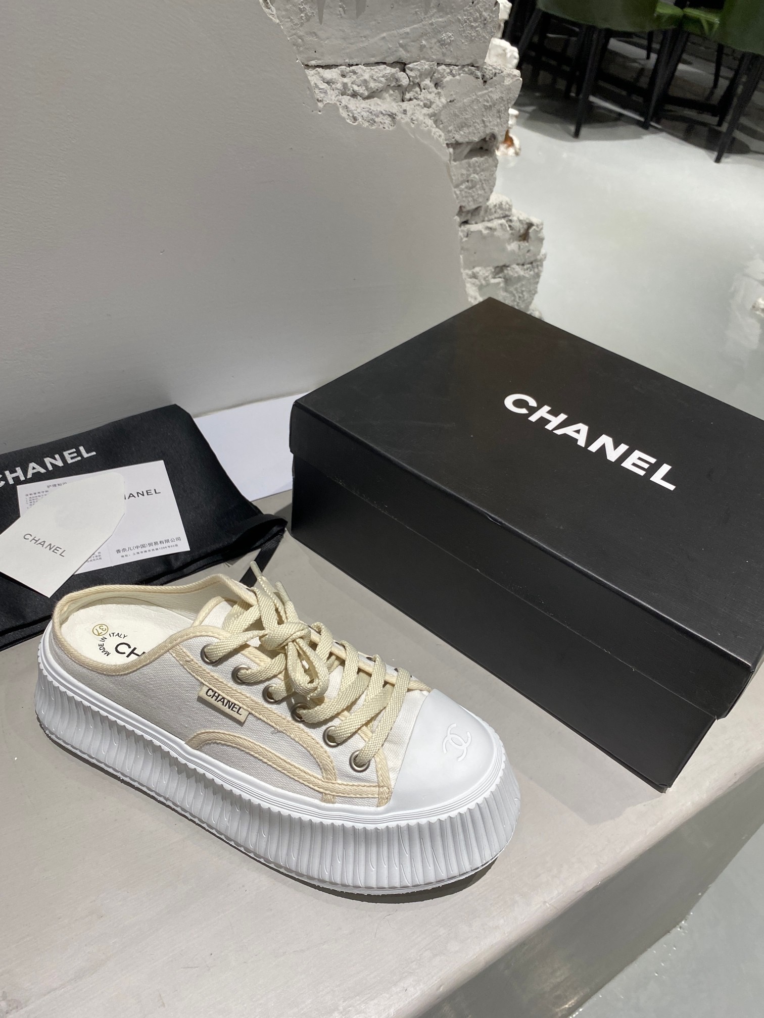 Women Top Quality C*hanel shoes