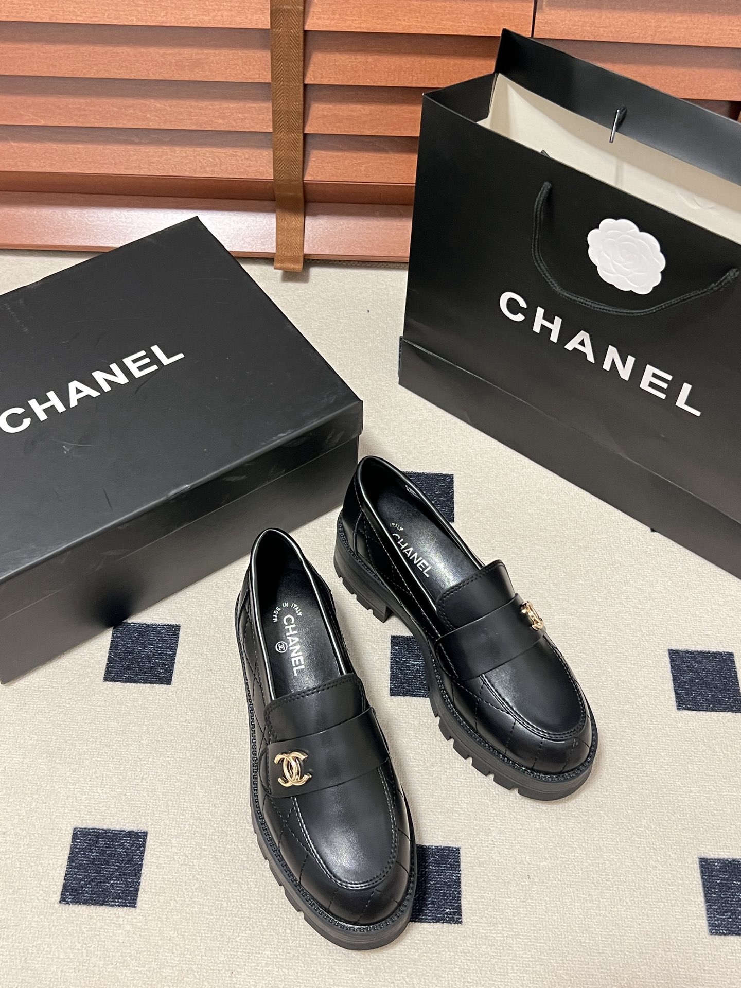 Women Top Quality C*hanel shoes