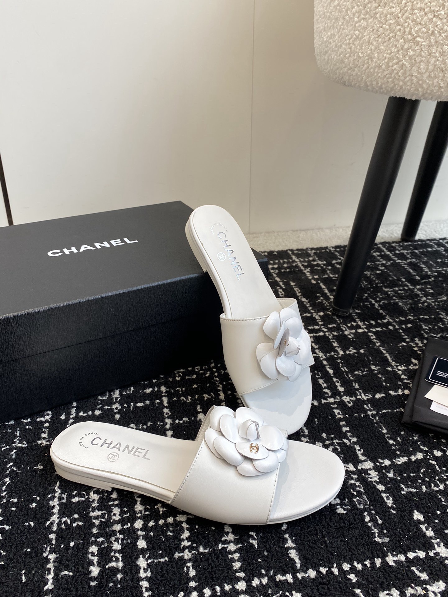 Women Top Quality C*hanel shoes