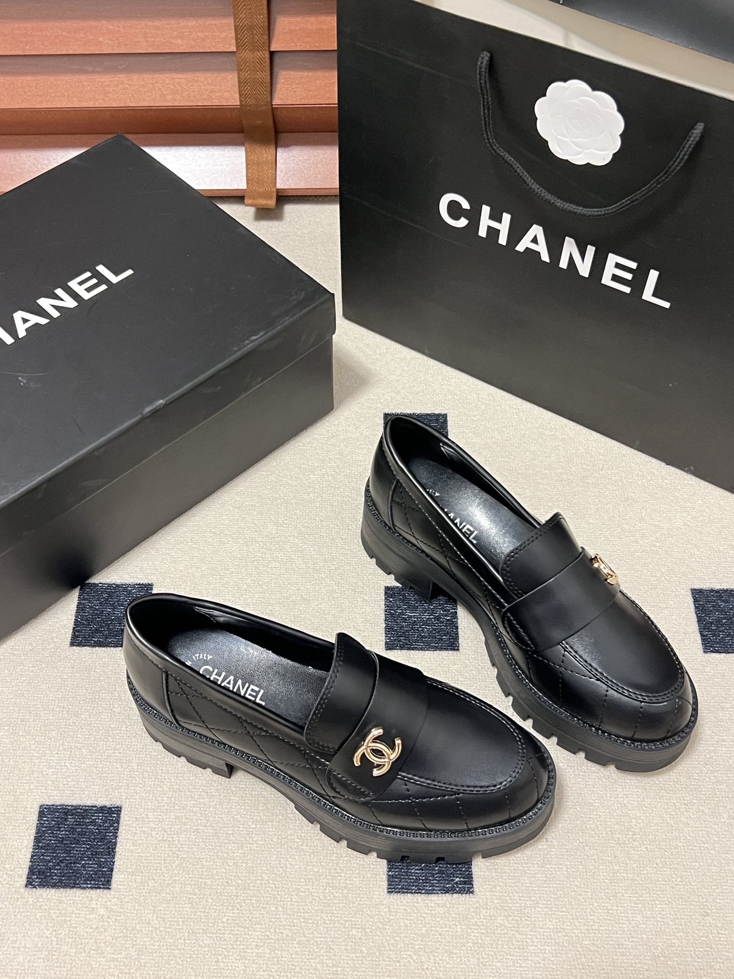 Women Top Quality C*hanel shoes