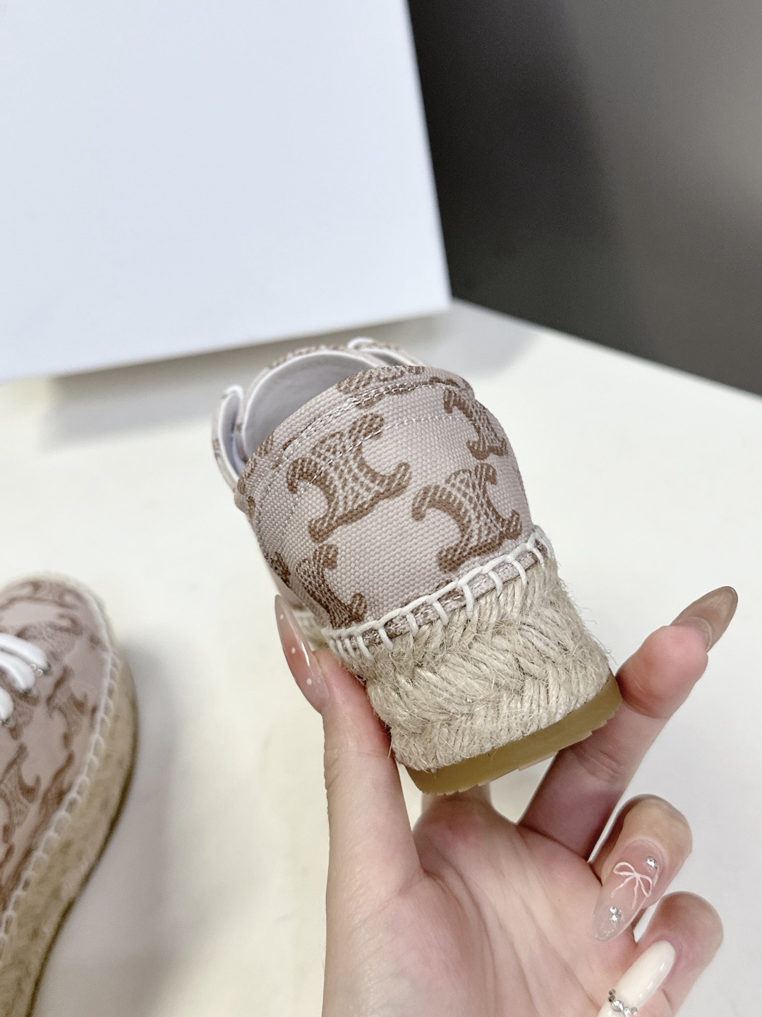 Women Top Quality C*eline shoes