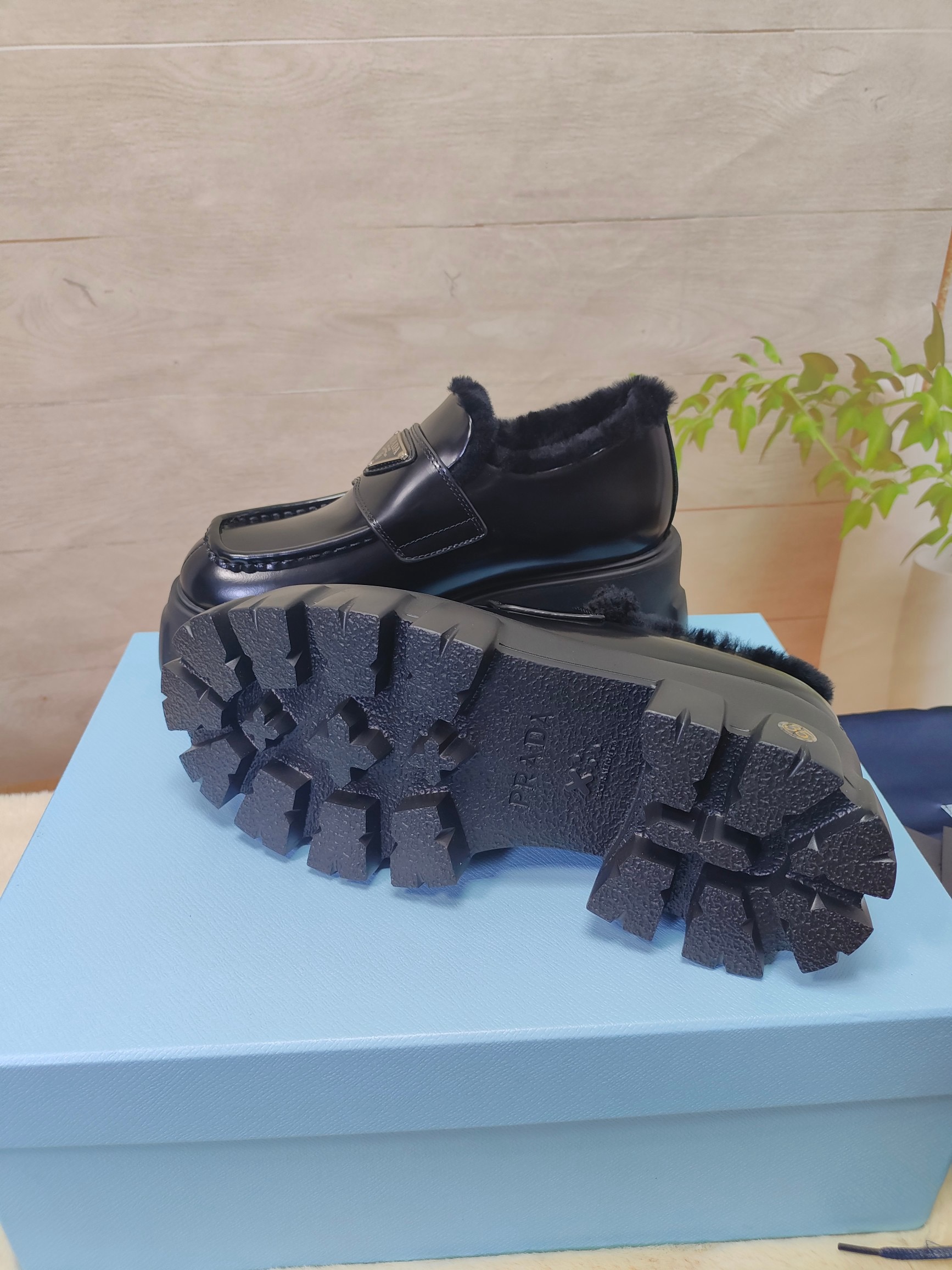 Women Men Top Quality P*rada shoes