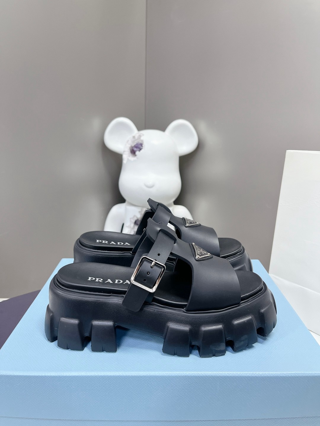 Women Top Quality P*rada shoes