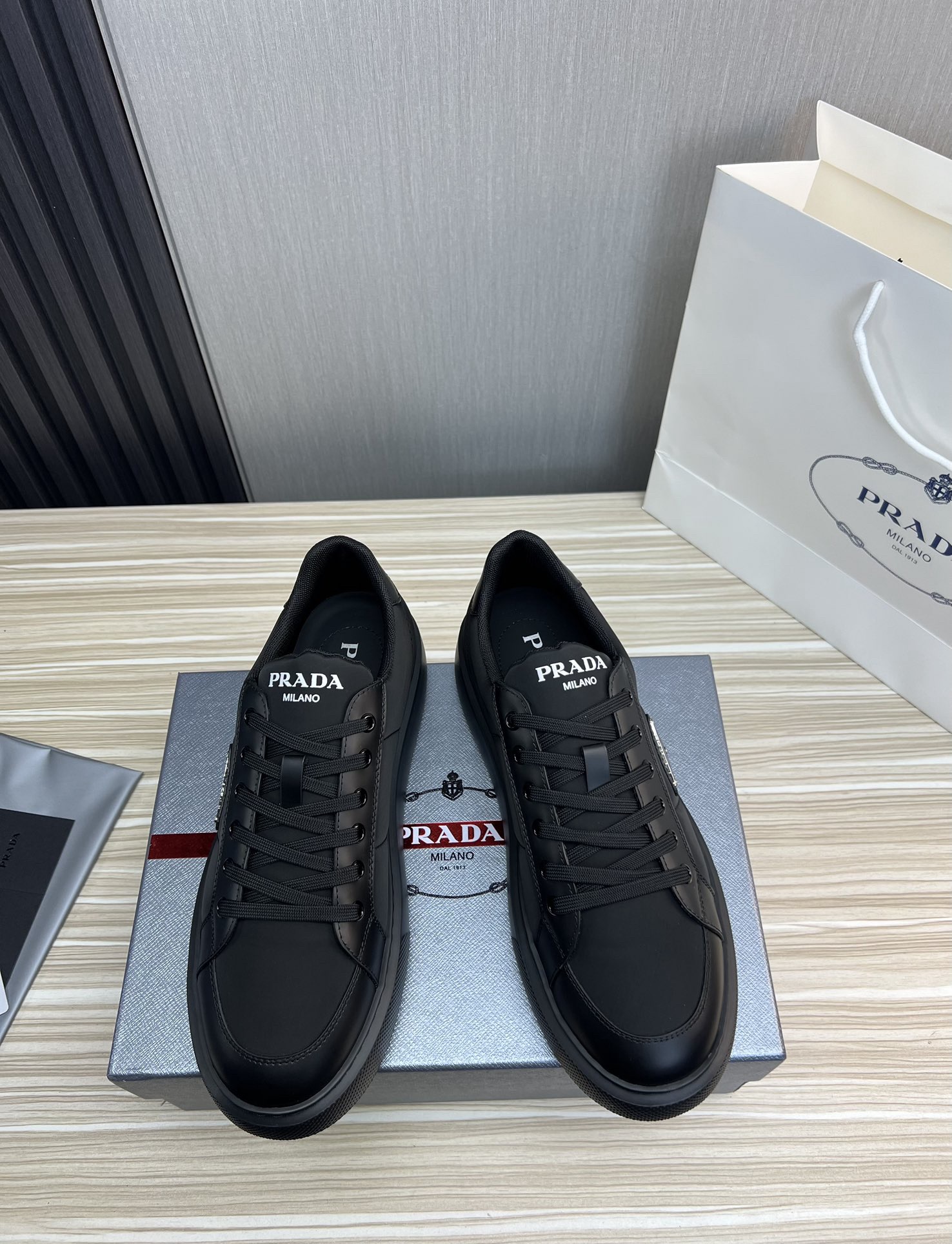Women Men Top Quality P*rada shoes