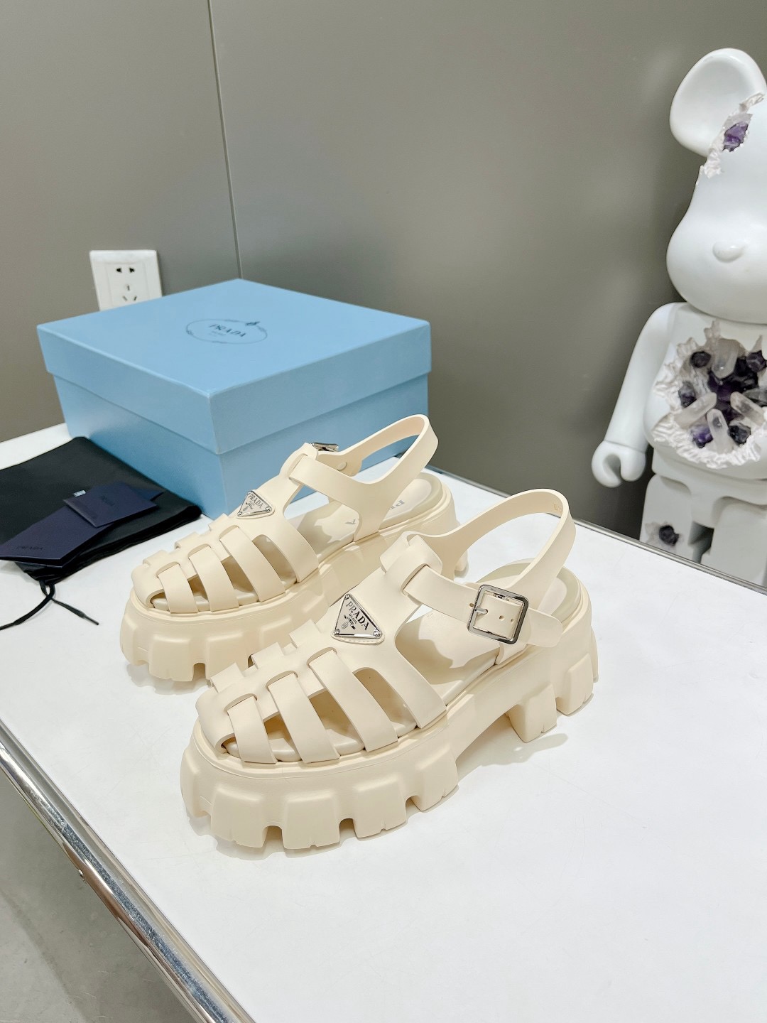 Women Top Quality P*rada shoes