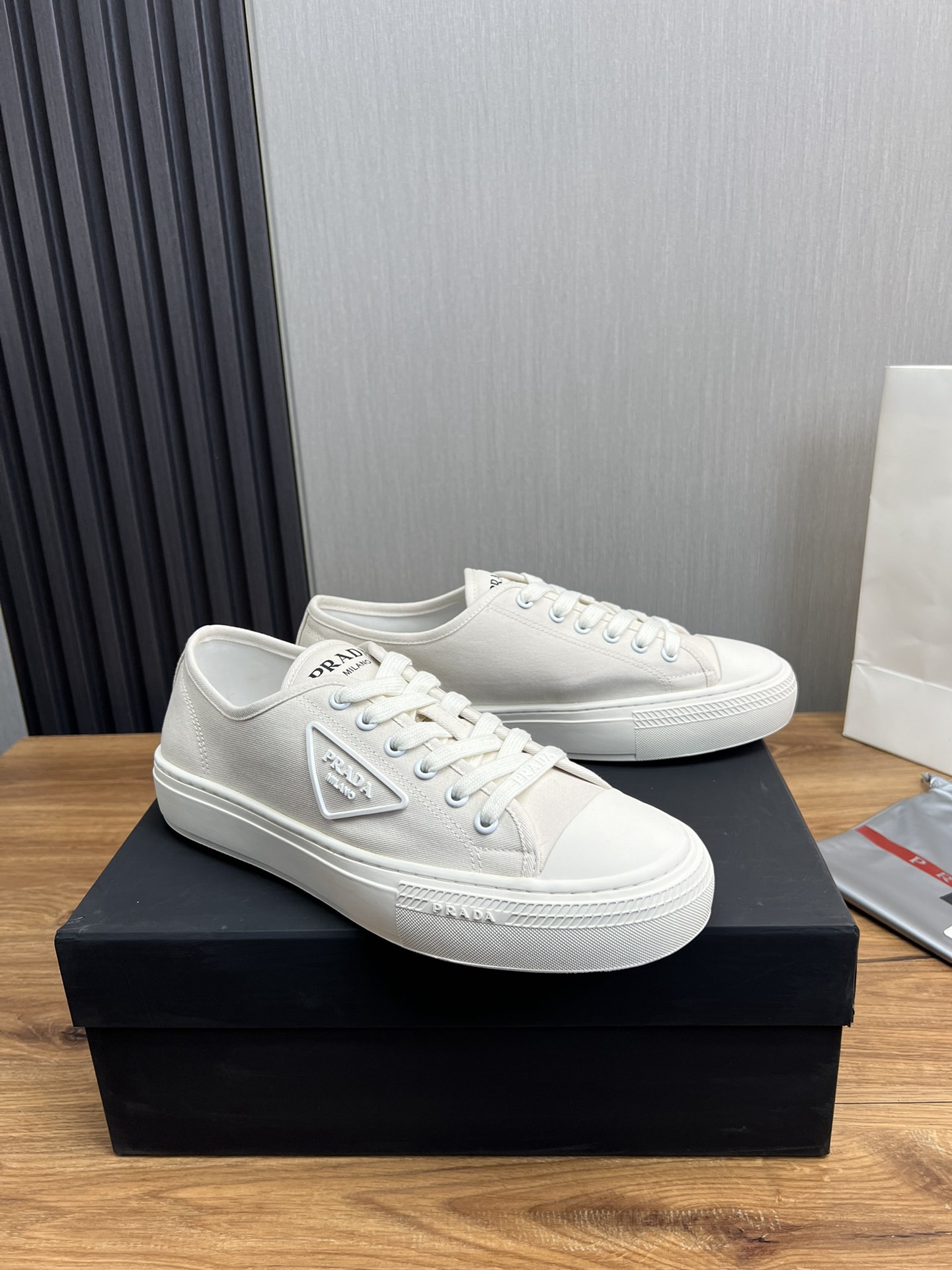 Women Men Top Quality P*rada shoes