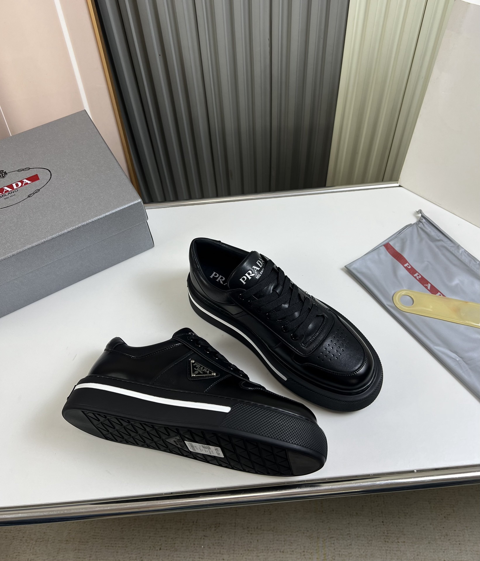 Women Men Top Quality P*rada shoes