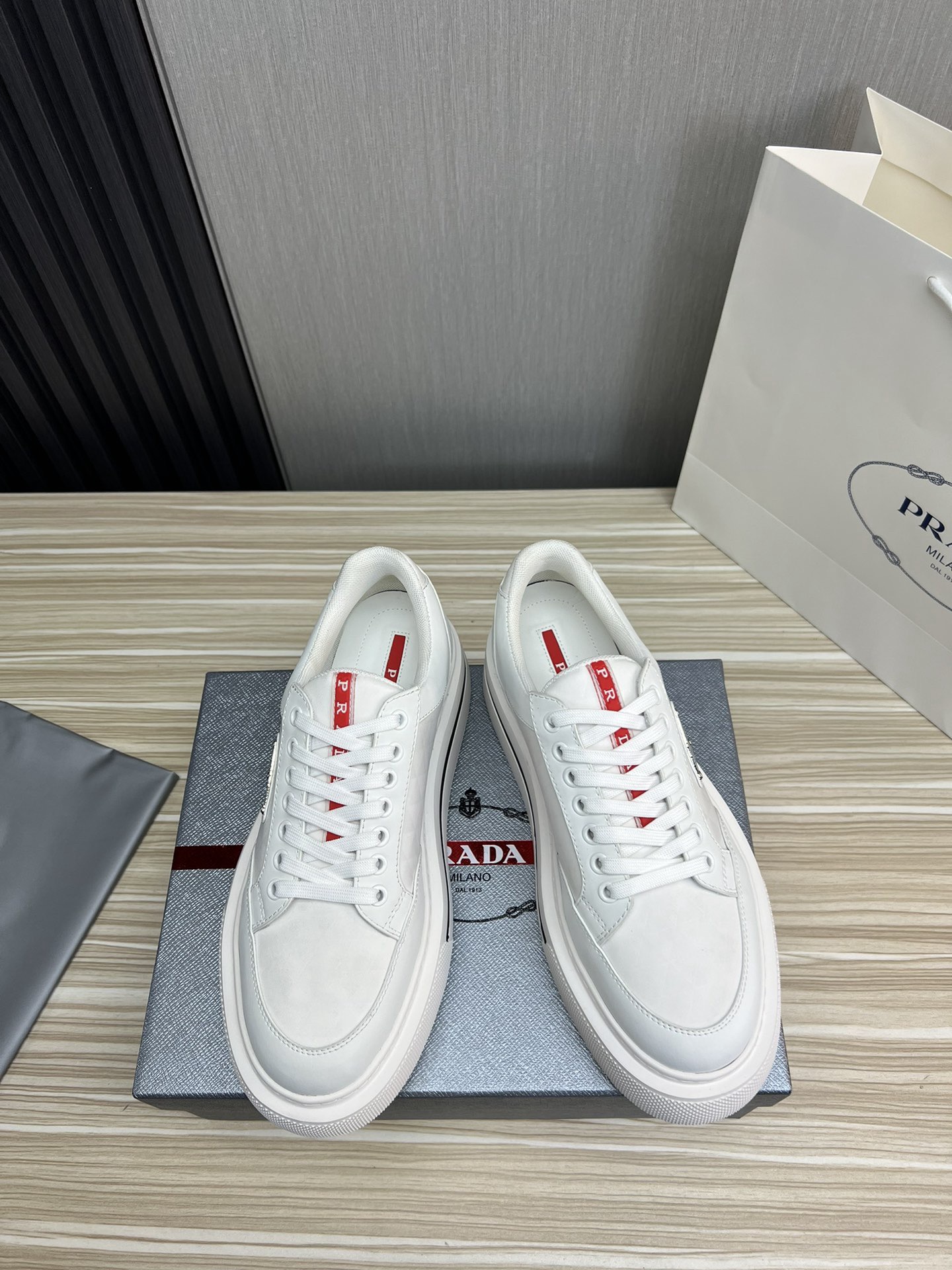 Women Men Top Quality P*rada shoes